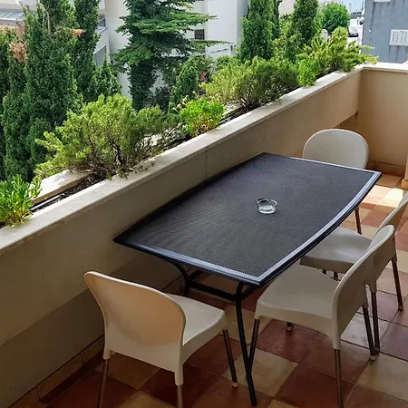 Elda Apartment *