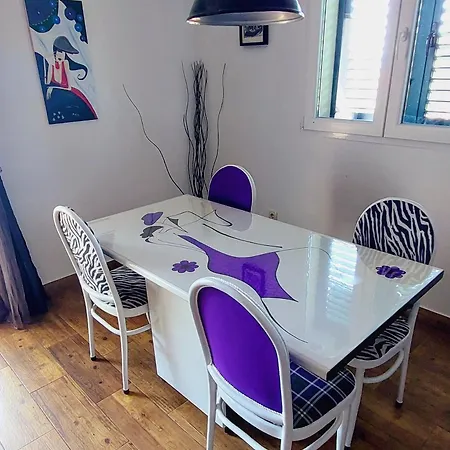 Elda Apartment *