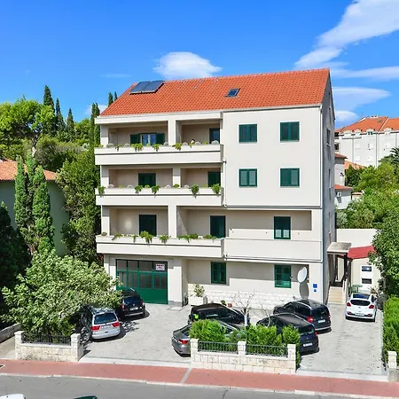 Elda Apartment *